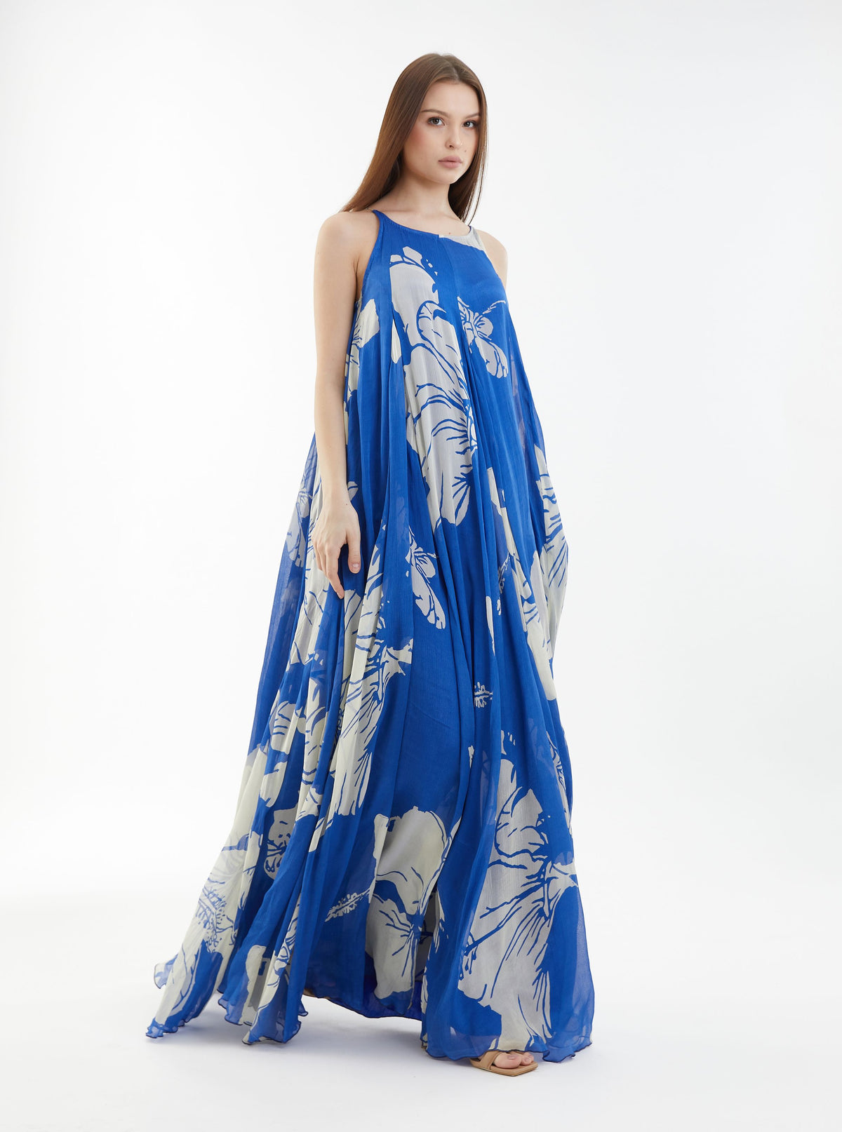 BLUE AND WHITE FLORAL SLEEVELESS LONG DRESS