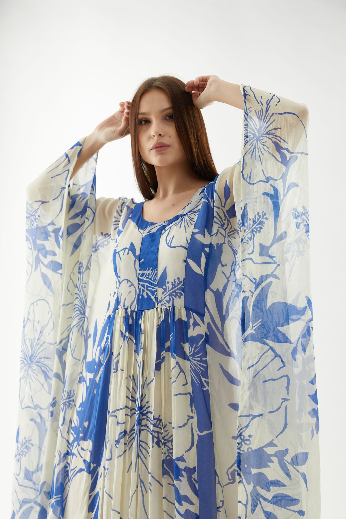 WHITE AND BLUE FLORAL KAFTAN