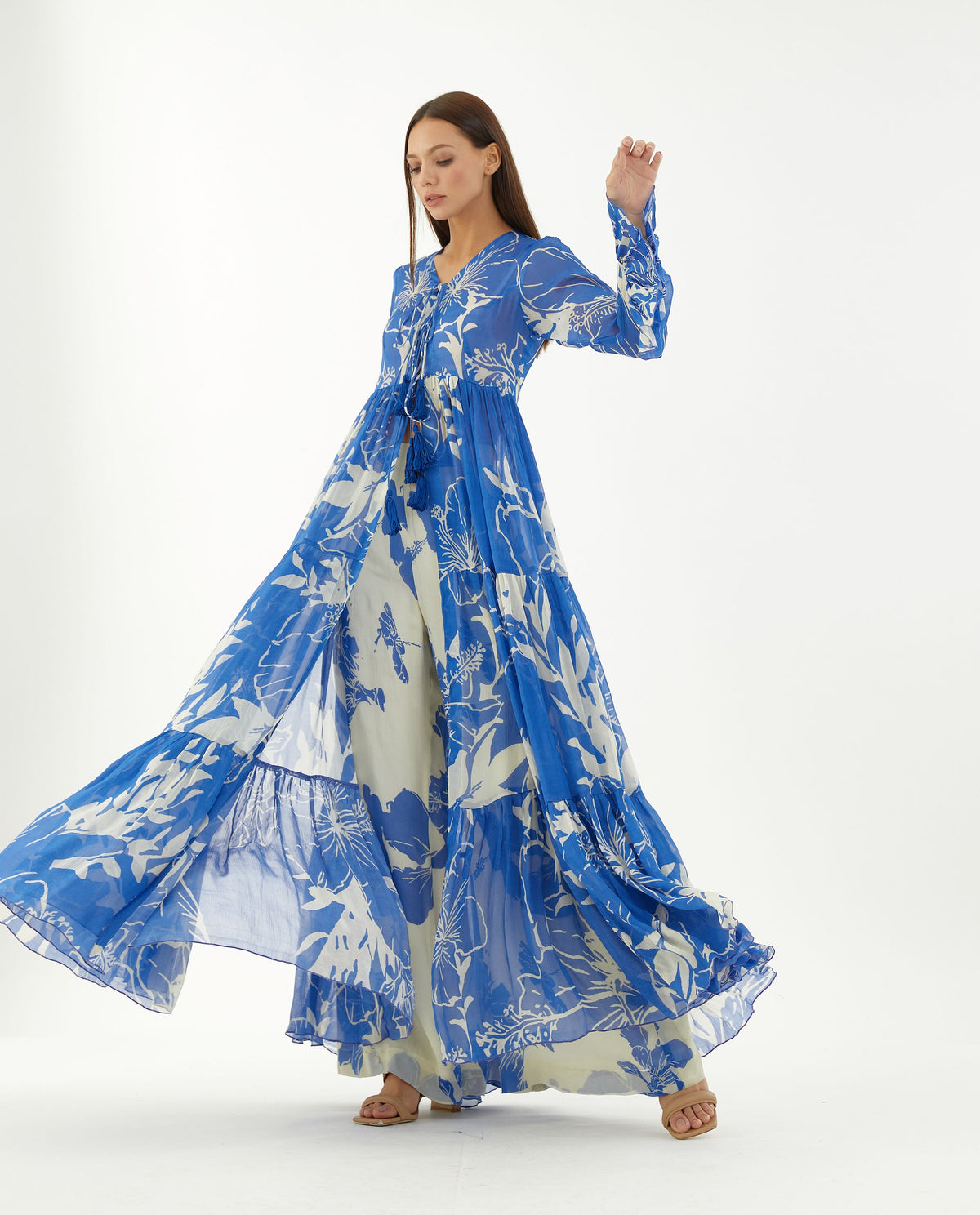 BLUE AND WHITE FLORAL THREE LAYER FRONT OPEN CAPE