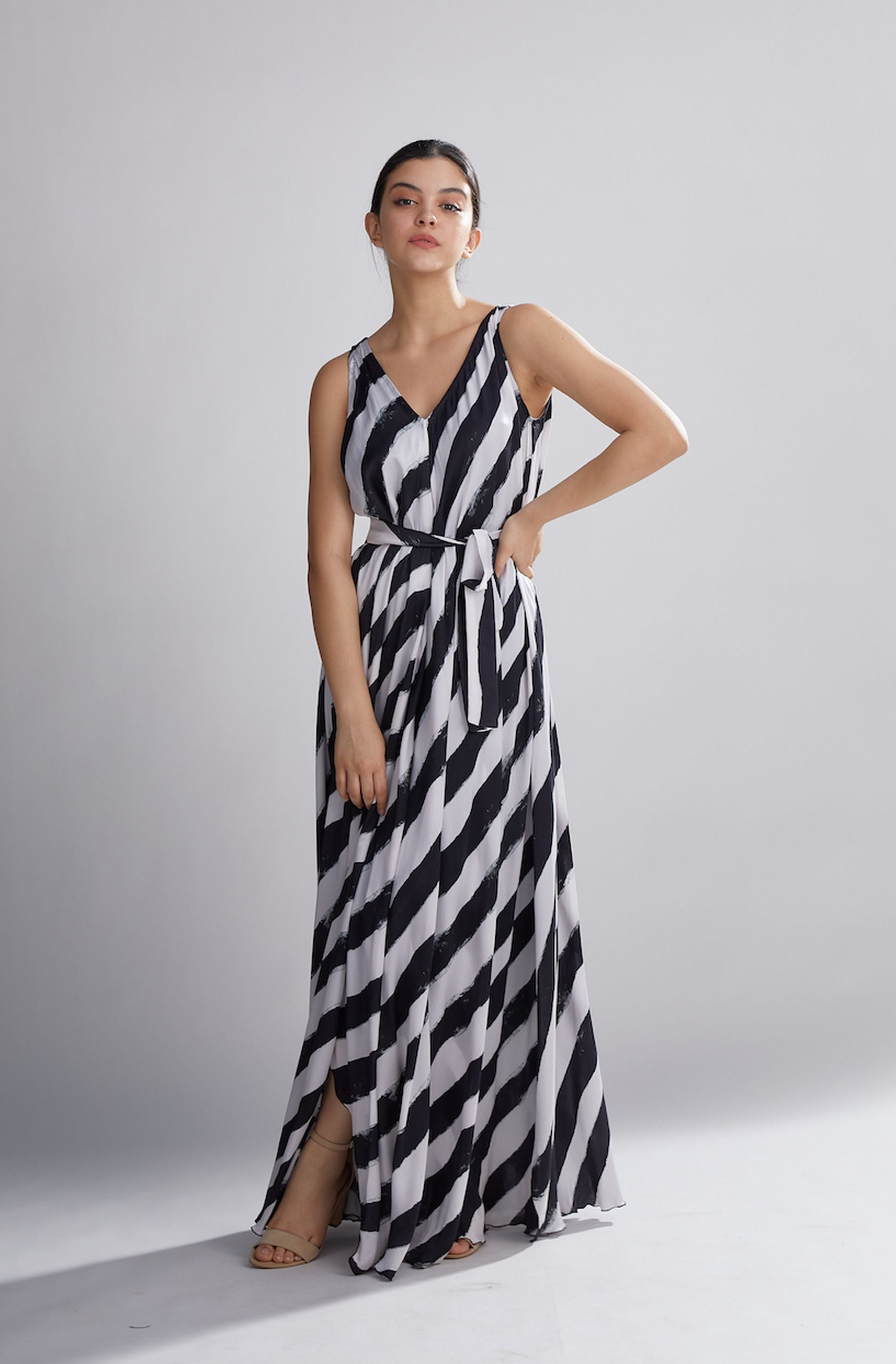 WHITE AND BLACK STRIPE LONG DRESS ShopKoai WHITE AND BLACK STRIPE LONG DRESS ShopKoai