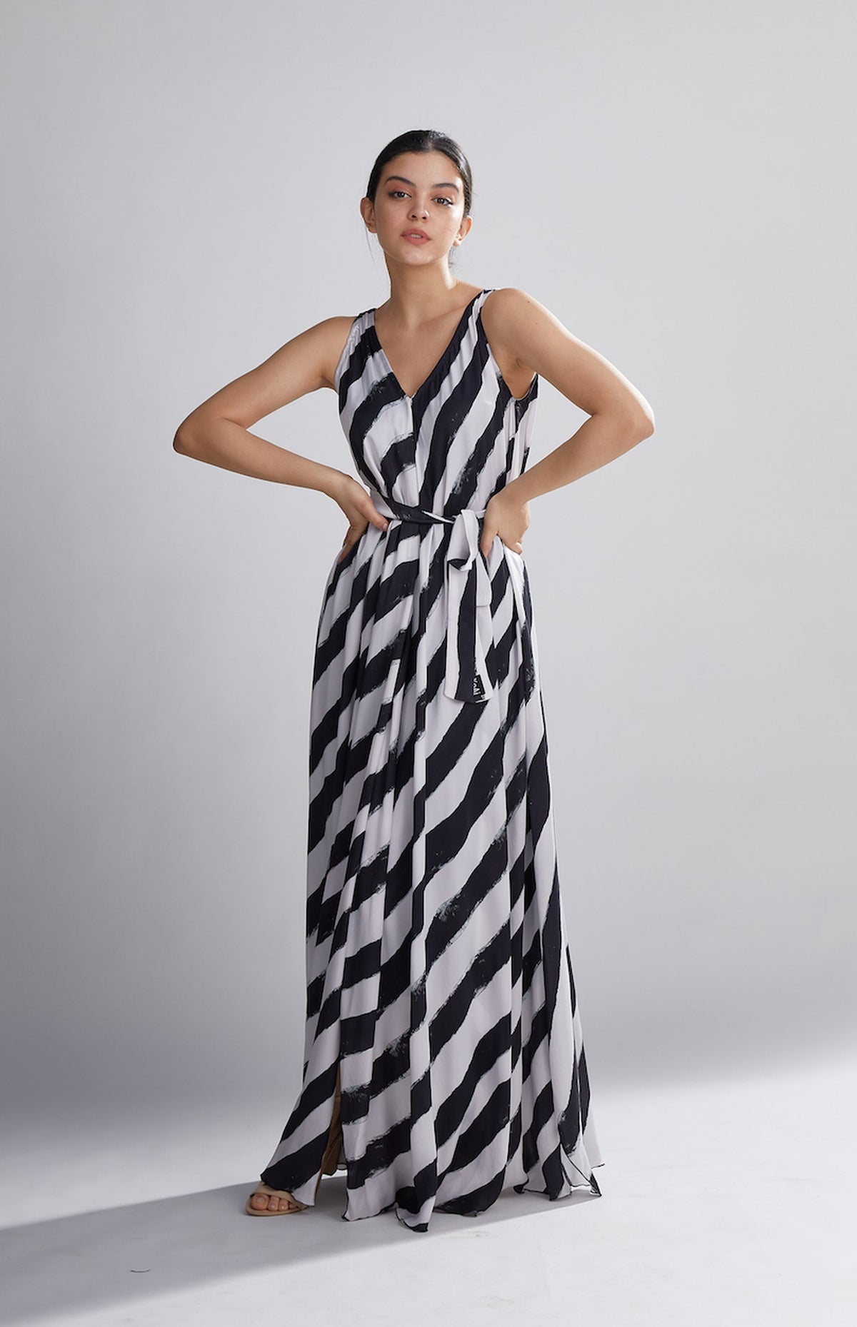 WHITE AND BLACK STRIPE LONG DRESS
