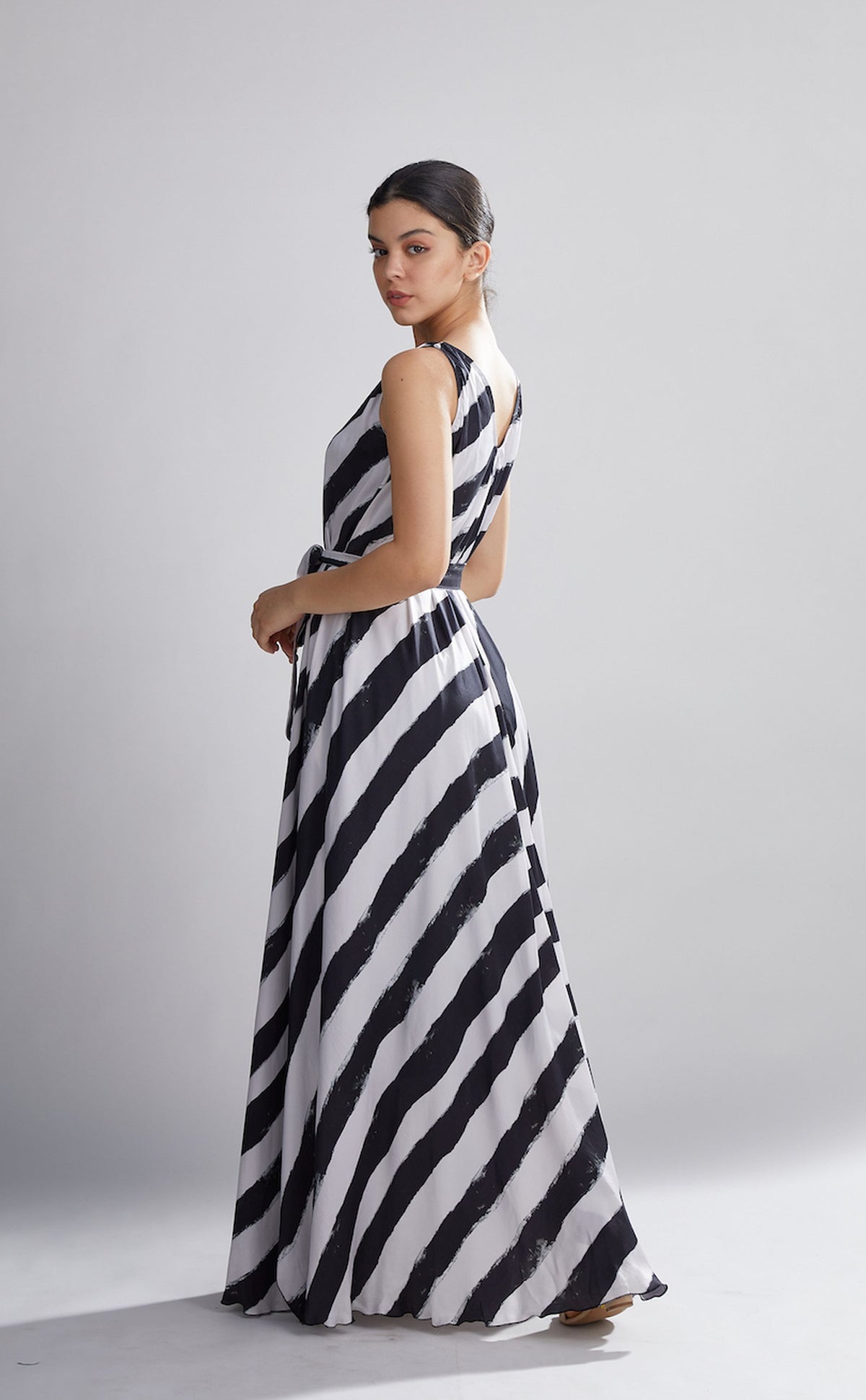 WHITE AND BLACK STRIPE LONG DRESS WHITE AND BLACK STRIPE LONG DRESS