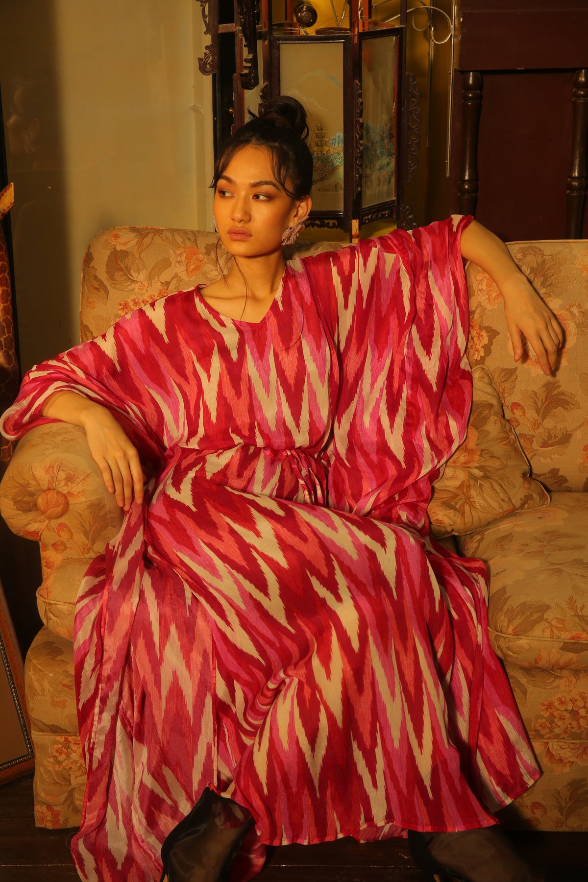 WHITE AND PINK DABU ZIG ZAG DABU KAFTAN