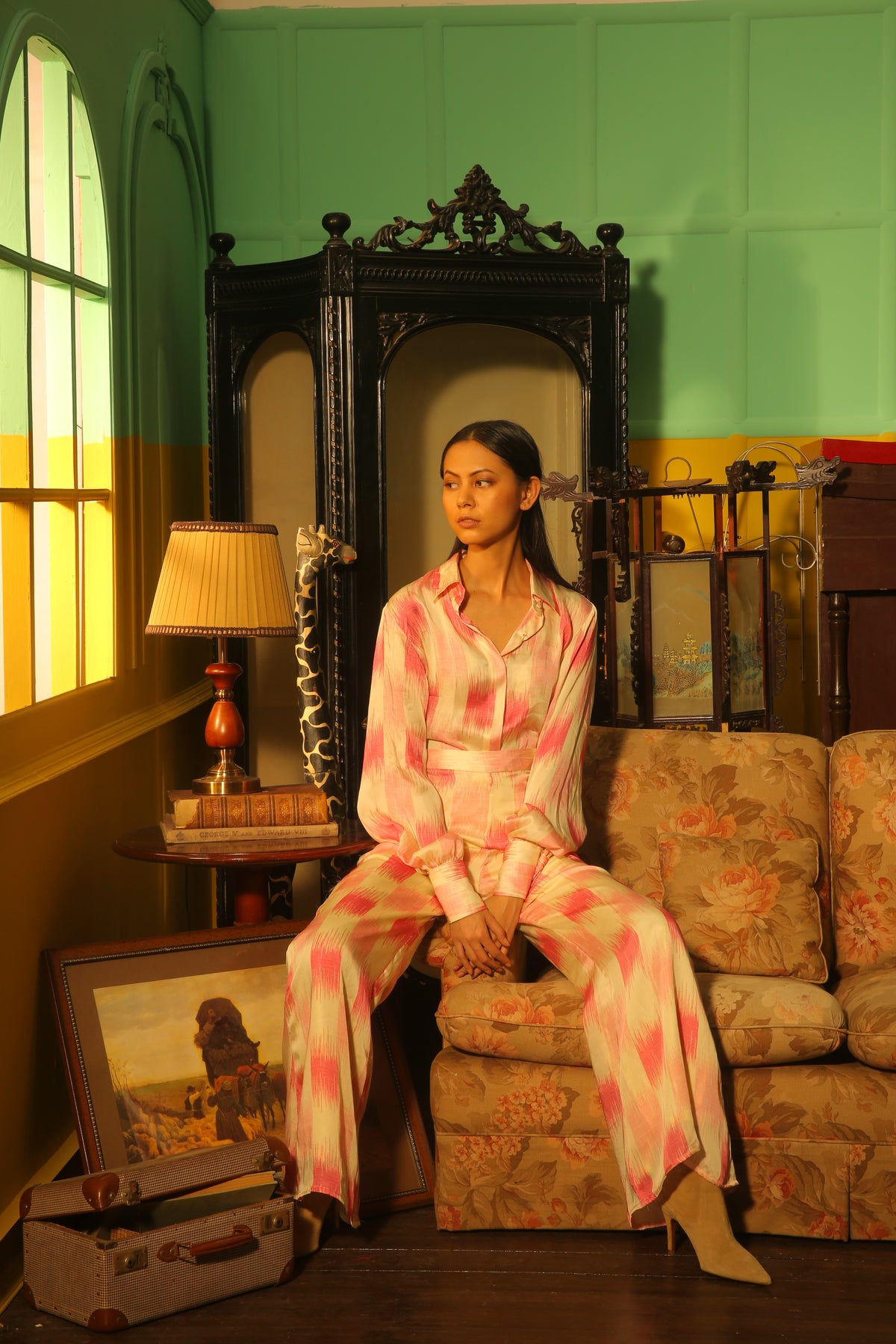 WHITE AND PINK DABU SQUARE SHIRT