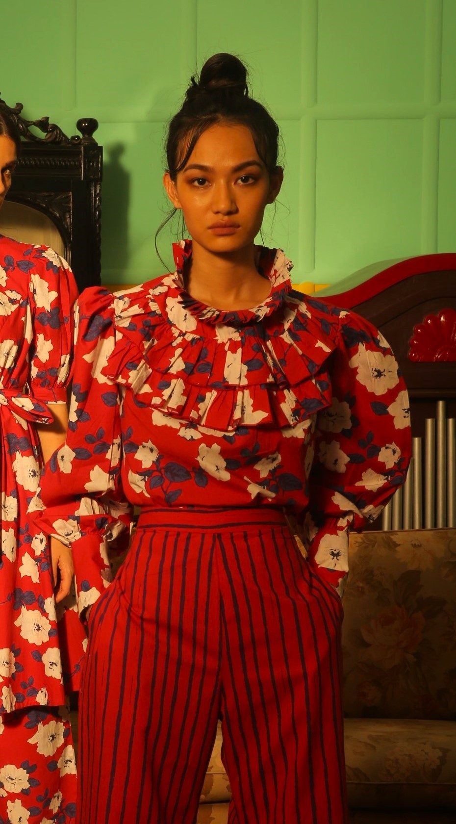 RED, BLUE AND WHITE FLORAL FRILL COLLAR SHIRT