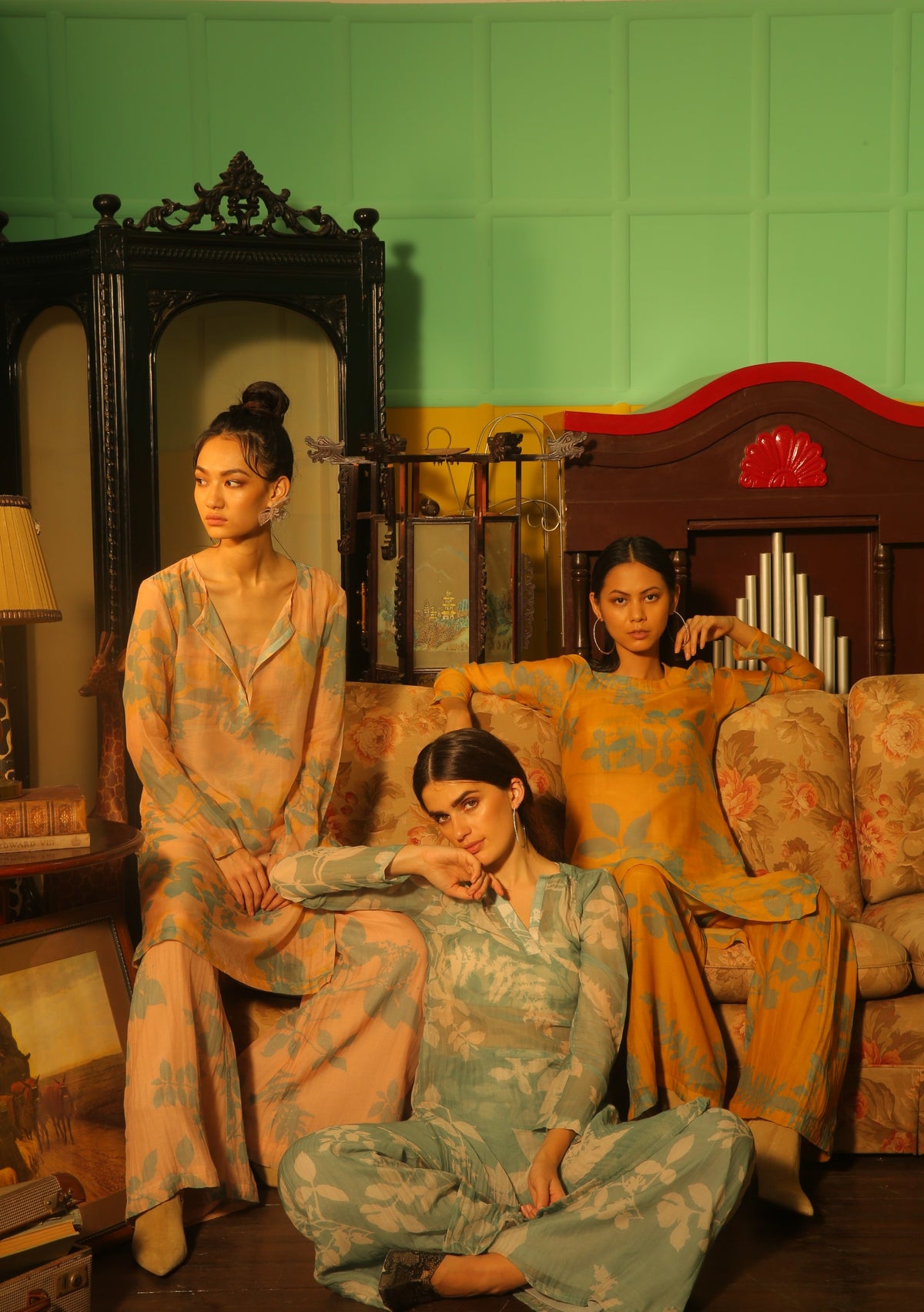 WHITE AND BLUE FLORAL BUSTIER