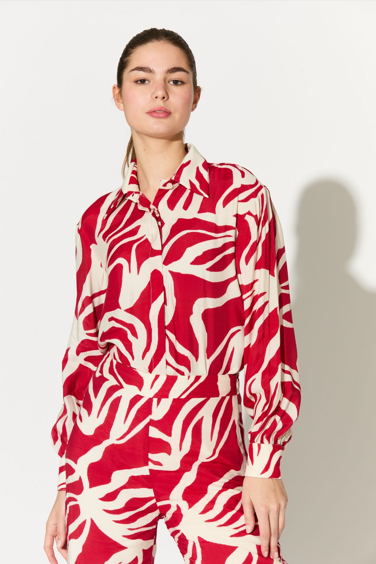 RED AND WHITE FLORAL SHIRT