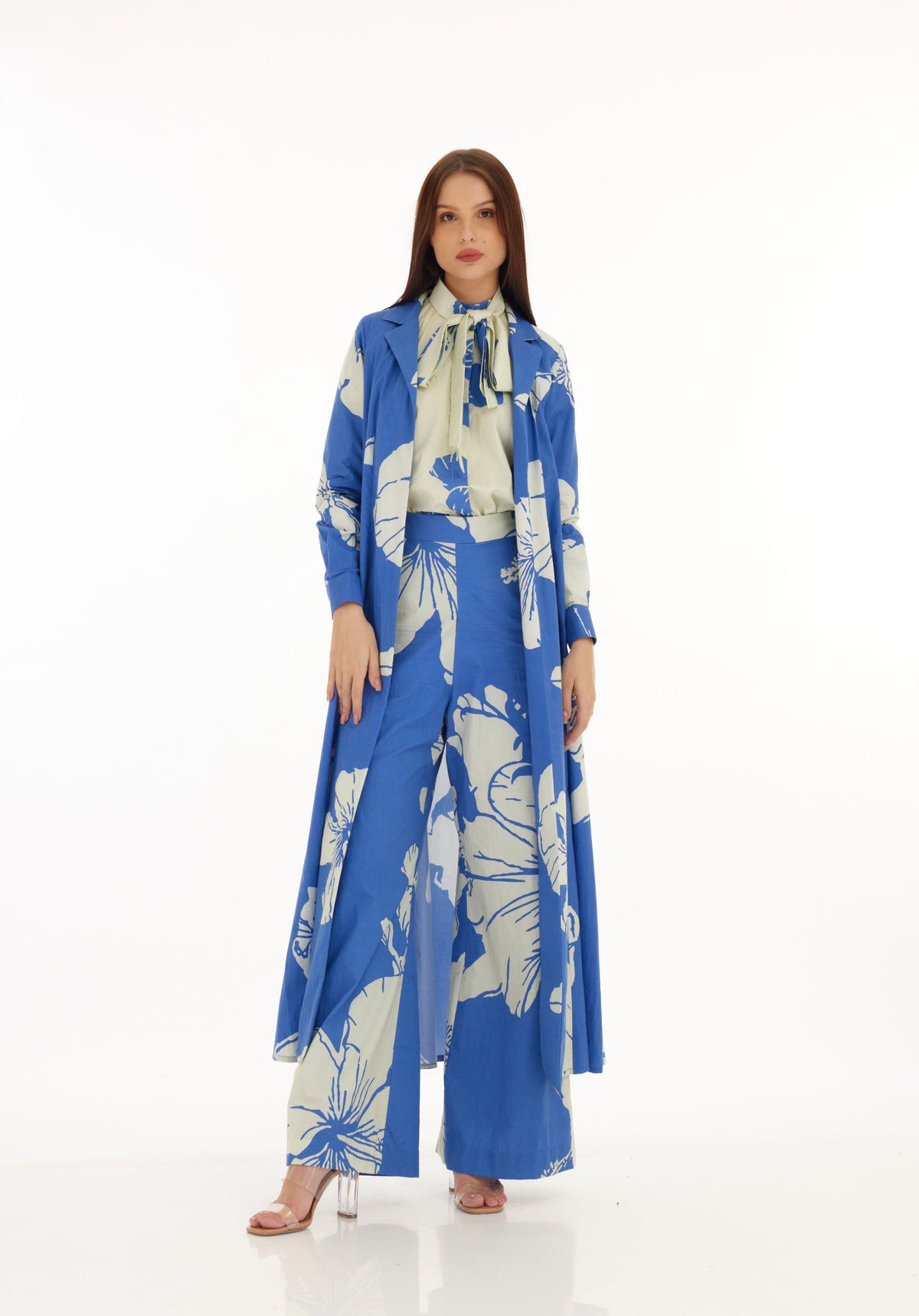 BLUE AND WHITE FLORAL CAPE